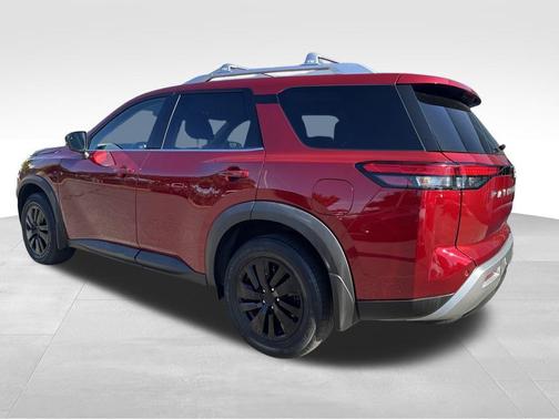 2023 Nissan Pathfinder SL 4WD