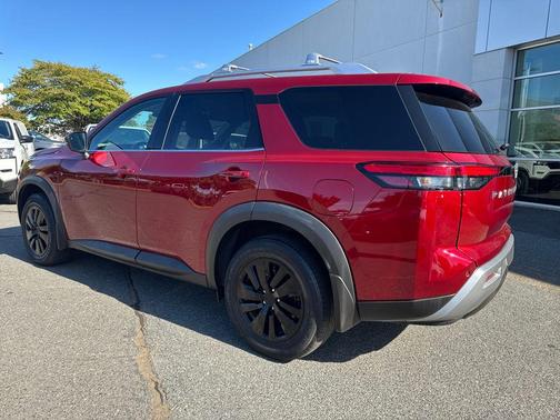 2023 Nissan Pathfinder SL 4WD