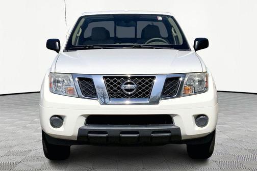 Glacier White 2017 Nissan Frontier SV-I4