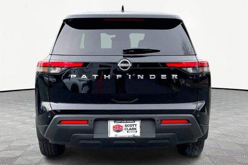 2022 Nissan Pathfinder S 2WD