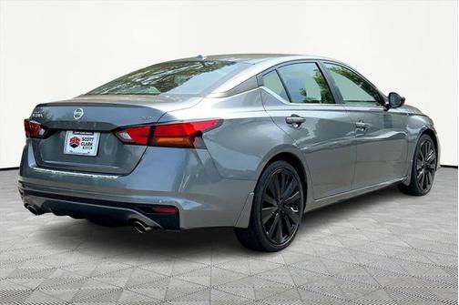 2022 Nissan Altima SR FWD