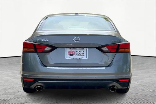 2022 Nissan Altima SR FWD