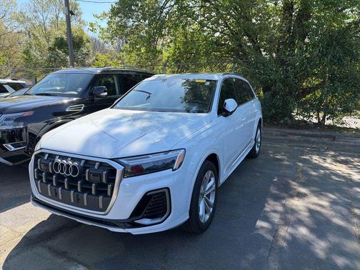 2025 Audi Q7 55 Premium Plus