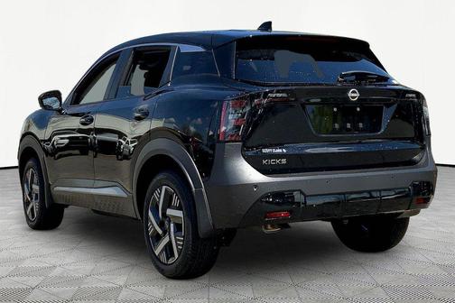 Super Black 2025 Nissan Kicks SV