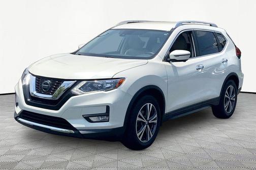 Pearl White Tricoat 2019 Nissan Rogue SV