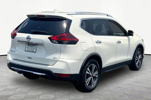 Pearl White Tricoat 2019 Nissan Rogue SV