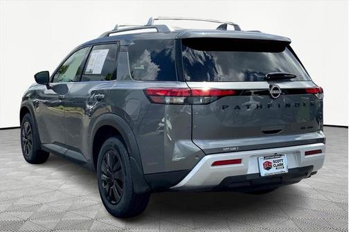 2023 Nissan Pathfinder SL 4WD