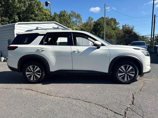 2023 Nissan Pathfinder SL 4WD