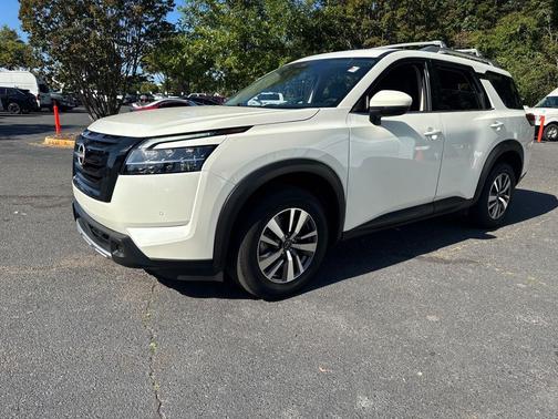 2023 Nissan Pathfinder SL 4WD
