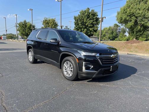 Mosaic Black Metallic 2023 Chevrolet Traverse LT Cloth
