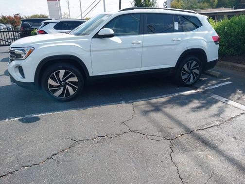 2024 Volkswagen Atlas 2.0T SE w/Technology 4MOTION