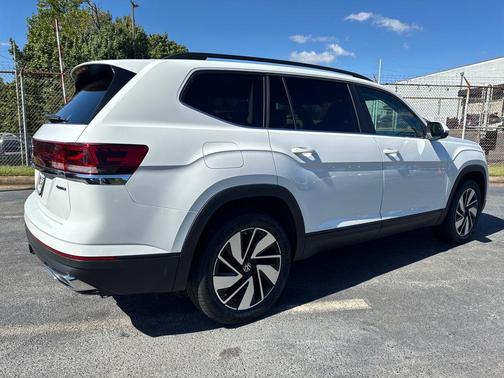 2024 Volkswagen Atlas 2.0T SE w/Technology 4MOTION