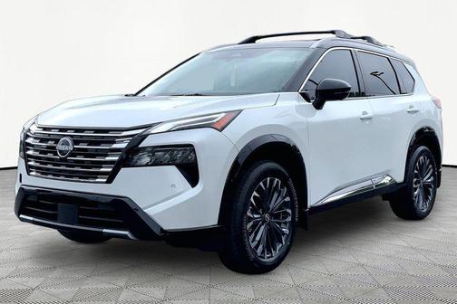 Everest White Pearl/Super Black 2026 Nissan Rogue Platinum