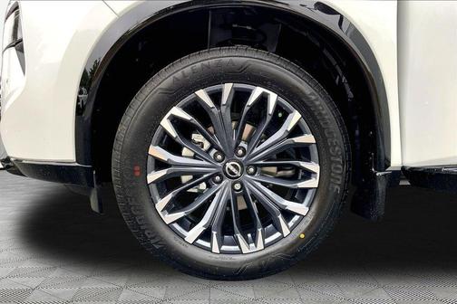 Everest White Pearl/Super Black 2026 Nissan Rogue Platinum