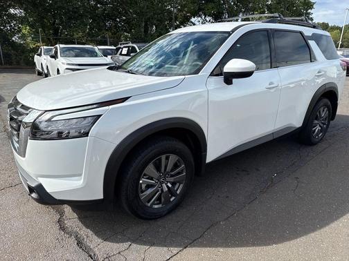 2025 Nissan Pathfinder SV FWD