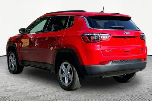 Redline Pearlcoat 2023 Jeep Compass Latitude