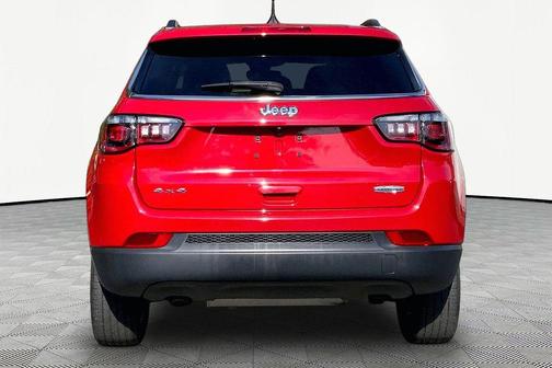 Redline Pearlcoat 2023 Jeep Compass Latitude