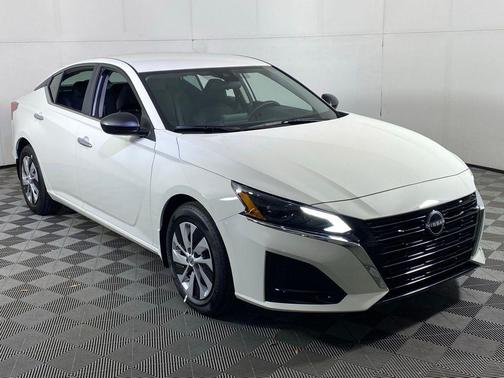 2025 Nissan Altima S FWD