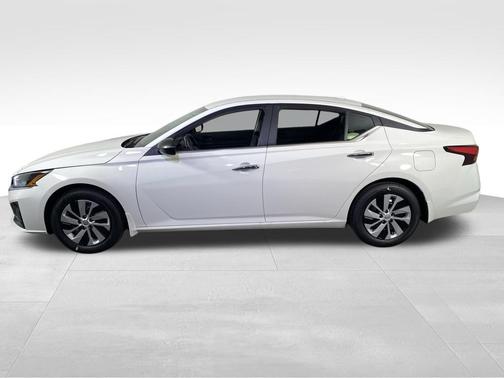 2025 Nissan Altima S FWD