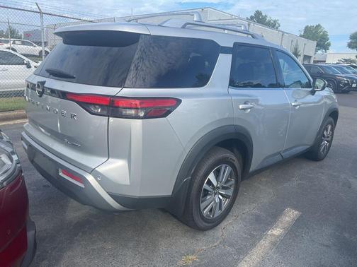 2023 Nissan Pathfinder SL 4WD
