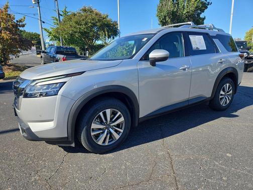 2023 Nissan Pathfinder SL 4WD