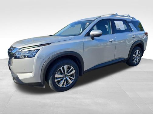 2023 Nissan Pathfinder SL 4WD