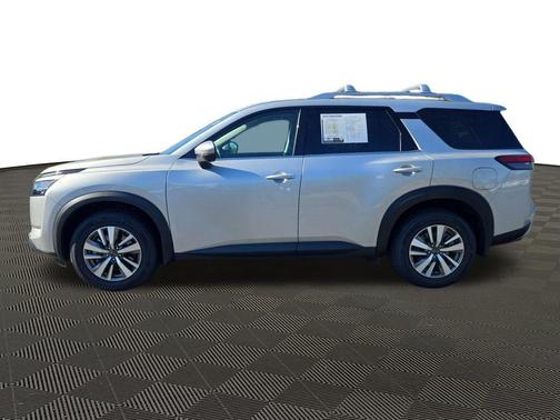 2023 Nissan Pathfinder SL 4WD