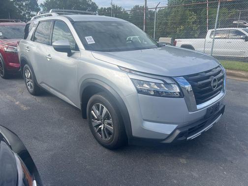 2023 Nissan Pathfinder SL 4WD