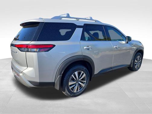 2023 Nissan Pathfinder SL 4WD