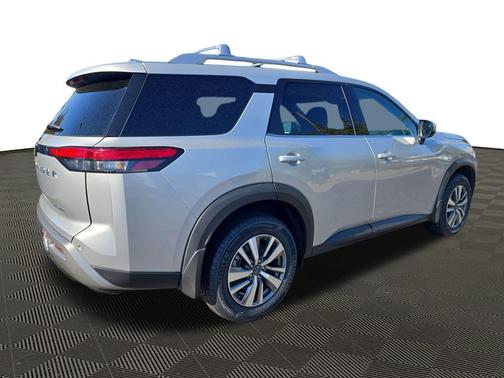 2023 Nissan Pathfinder SL 4WD