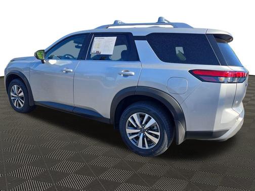 2023 Nissan Pathfinder SL 4WD