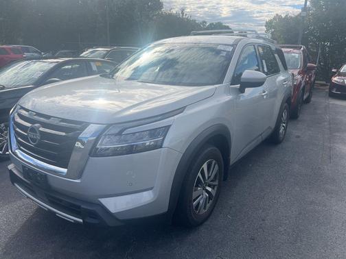 2023 Nissan Pathfinder SL 4WD