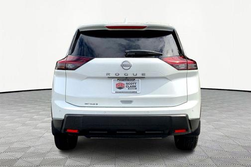 Everest White Pearl Tricoat 2026 Nissan Rogue SV