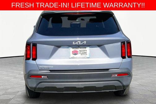 Everlasting Silver 2023 Kia Sorento LX