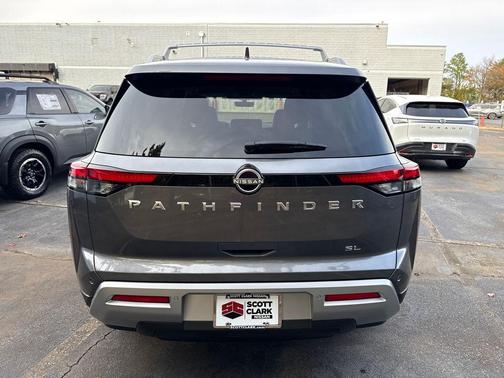 2025 Nissan Pathfinder SL FWD