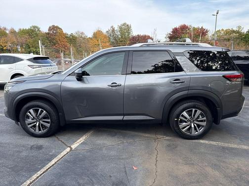 2025 Nissan Pathfinder SL FWD