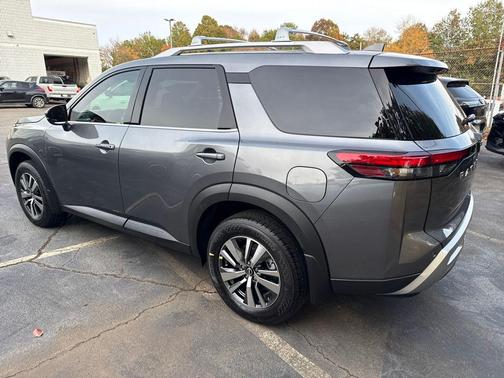 2025 Nissan Pathfinder SL FWD