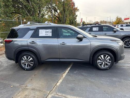 2025 Nissan Pathfinder SL FWD