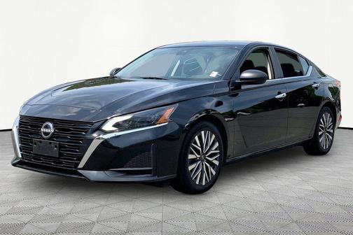 Super Black 2024 Nissan Altima 2.5 SV