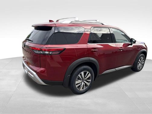 2023 Nissan Pathfinder SL 4WD