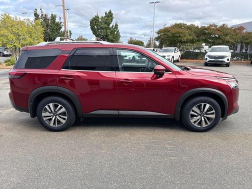 2023 Nissan Pathfinder SL 4WD