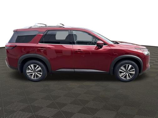 2023 Nissan Pathfinder SL 4WD