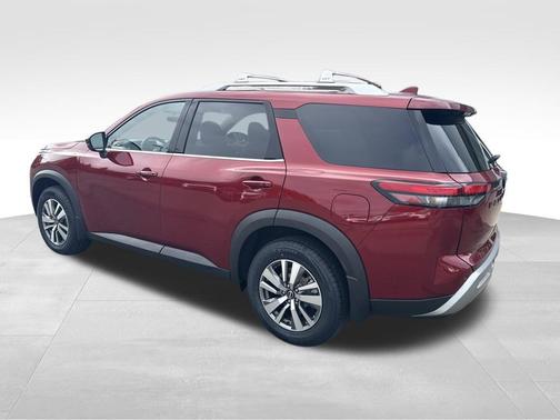 2023 Nissan Pathfinder SL 4WD
