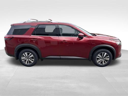 2023 Nissan Pathfinder SL 4WD