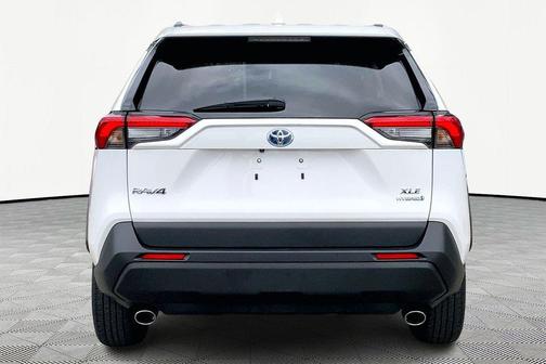 Ice Cap 2024 Toyota RAV4 Hybrid XLE