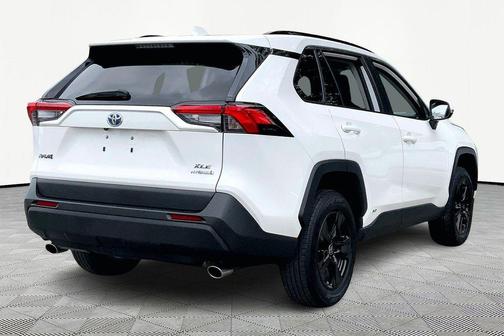 Ice Cap 2024 Toyota RAV4 Hybrid XLE