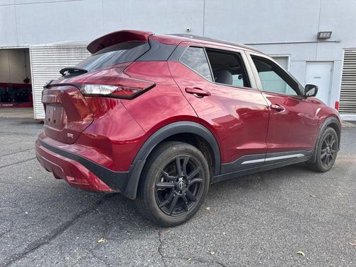 2022 Nissan Kicks SR