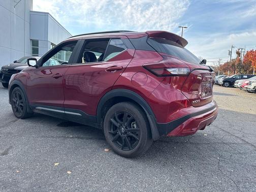 2022 Nissan Kicks SR