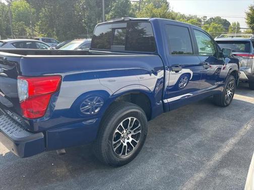 2022 Nissan Titan SV