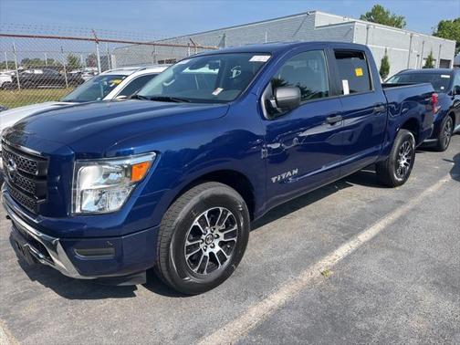 2022 Nissan Titan SV